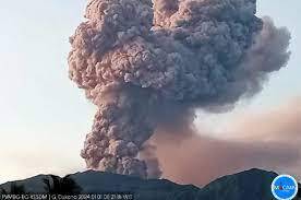 Tinggi Letusan 4.000 Meter di atas Puncak Gunung Api Dukono