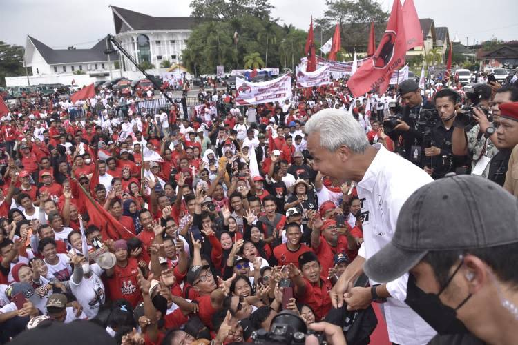 Capres Nomor Urut 03, Ganjar Pranowo Hadiri Hajatan Rakyat Di Lapangan Astaka Medan
