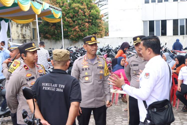 Kapolres Sergai melakukan monitoring Gudang Logistik III KPU Kab. Serdang Bedagai di GOR Perbaungan