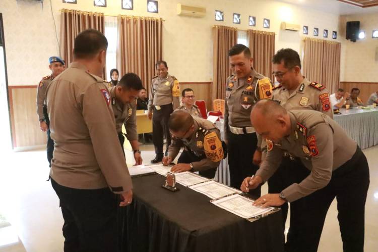 Polres Simalungun Gelar Sosialisasi Anggaran dan Tandatangan Pakta Integritas Untuk Transparansi Keuangan