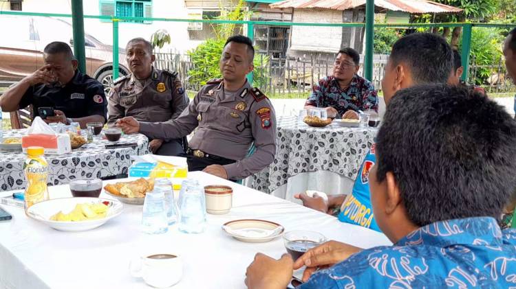 Ngopi Bareng!! Kapolsek Medan Baru Tampung Aspirasi Warga Kelurahan Sukadamai
