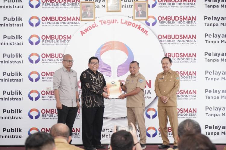 Penyerahan Hasil Penilaian Publik Pemda se-Sumut,   Sekdaprov Sumut Dorong Komitmen Para Kepala Daerah