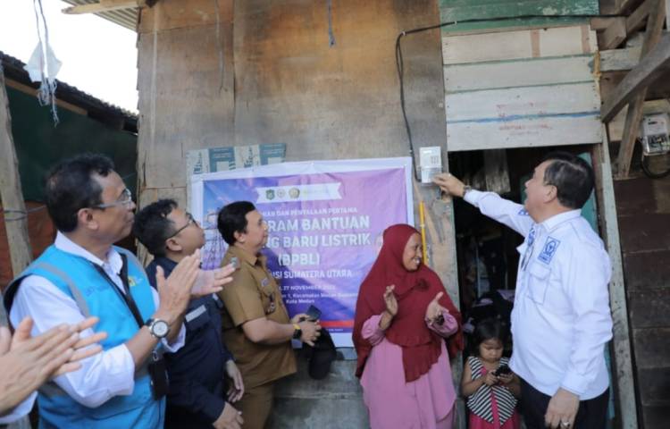Sepanjang 2023, 4500 Keluarga Kurang Mampu Dapat Bantuan Pasang Baru Listrik PLN Gratis