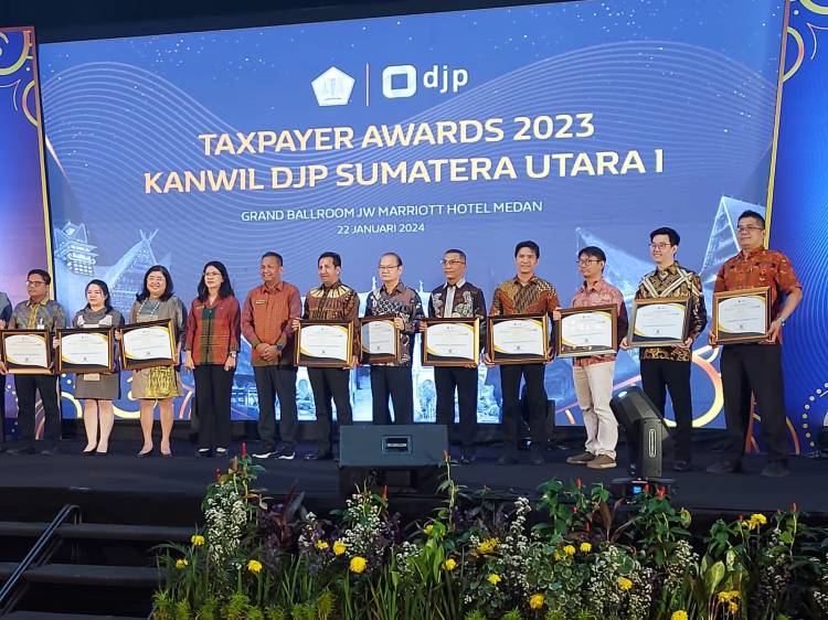 Perumda Tirtanadi Menerima Penghargaan Wajib Pajak Taat Pelaporan SPT