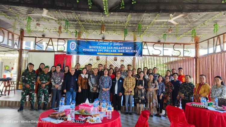 Dr.Badikenita Sitepu SE.SH.M.SI Lantik Ketua DPC PIKI Nias Selatan