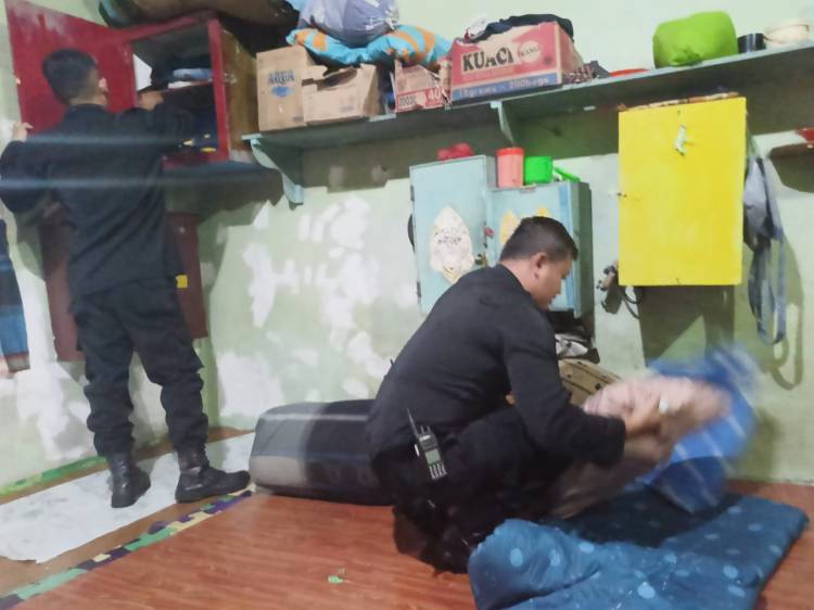 KA.KPLP dan Rupam Rajawali Lakukan Penggeledahan Insidentil di Blok Hunian