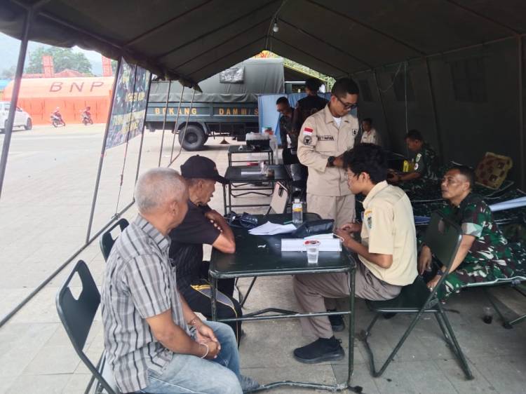 TNI  Dirikan  Posko Kesehatan Tangani Korban Gempa Sumedang