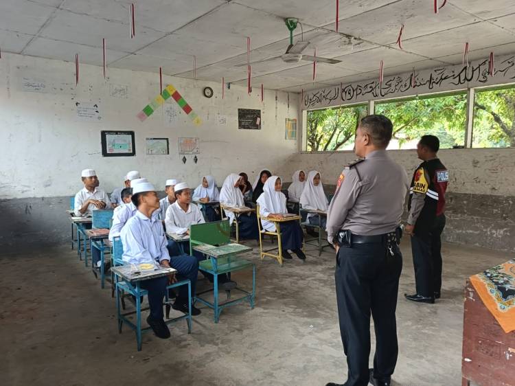Polres Labusel Ajarkan Siswa Patuhi Aturan Lalulintas dan Hindari Narkoba.