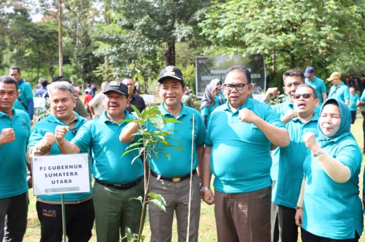 Puncak Musim Penghujan Baskami dan Pj Gubsu Tanam di Sibolangit