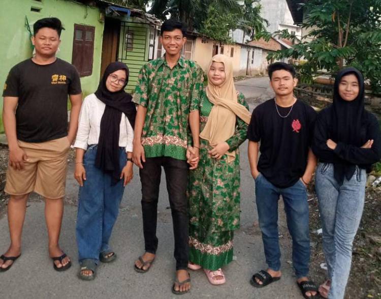 Momen Kumpul Keluarga  Sambut Tahun Baru 2024 Cukup Dirayakan Dengan  Doa Bersama