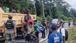Warga Meninggal Kampung Mengungsi Pos TNI, Takut  Gangguan Kelompok Kriminal Bersenjata