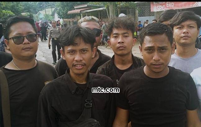 Hilang Sudah Harga Diri Kades Ambalutu Dihadapan Masyarakat
