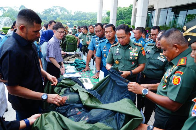 Panglima TNI Mengecek Perlengkapan Operasi Dalam Negeri 2024