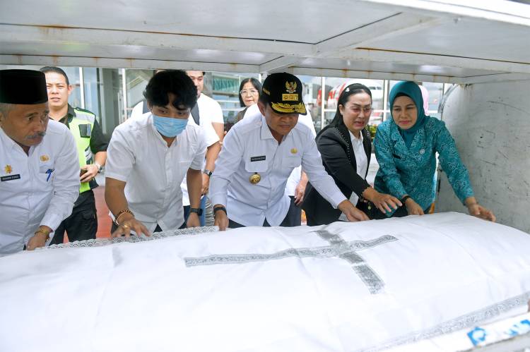 Pj Gubernur Sambut Kedatangan Jenazah Walikota Gunungsitoli di Bandara