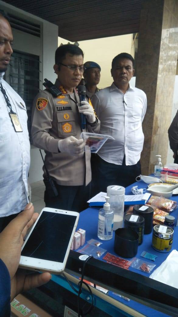 Polrestabes Medan Gerebek Home Industri "Happy Water"