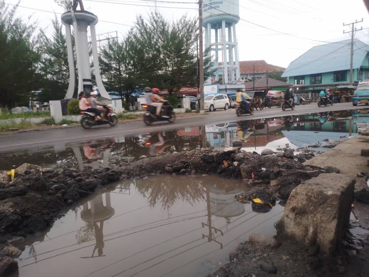 Jalan Sumatera Belawan Ada Kolam Renangnya
