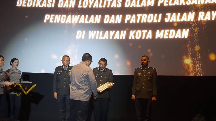Bhabinkamtibmas Polsek Medan Baru Aiptu Irwan Silitonga Peroleh Piagam Penghargaan dari Kapolda Sumut