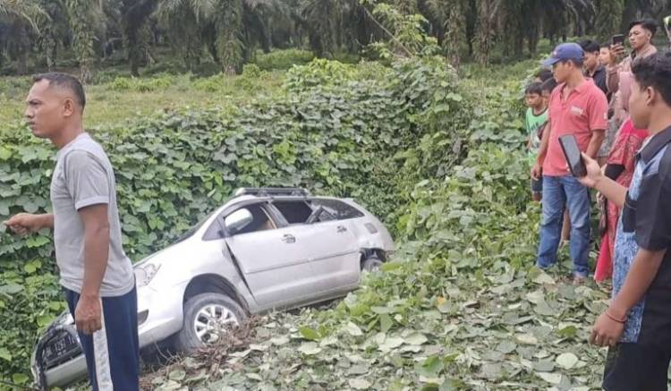 Dikejar Polisi, Mobil Kurir Narkoba Terguling di Batubara
