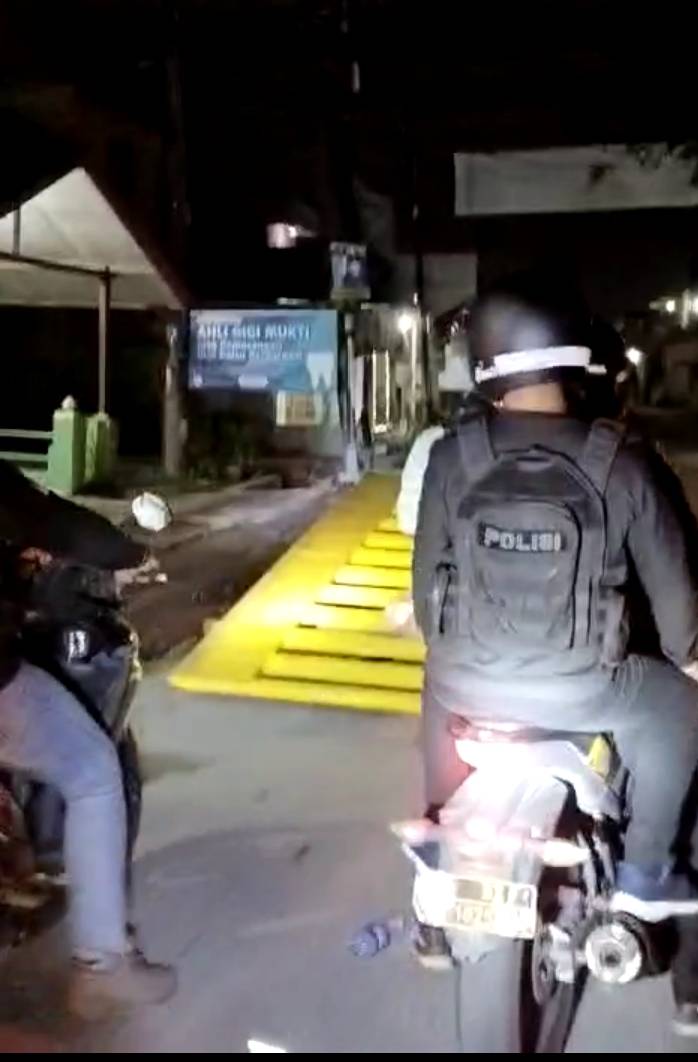 Tertangkap Basah Becak Pencuri Pagar Digiring Polisi