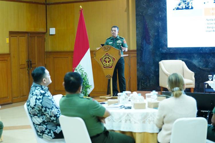 Puspen TNI dan FTII Gelar Dialog Netralitas TNI pada Pemilu 2024