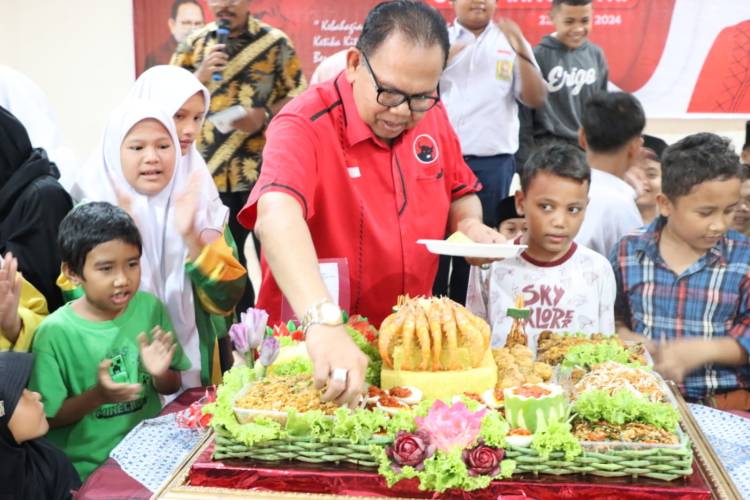 Ulangtahun Megawati, Baskami Potong Tumpeng di Panti Asuhan Alwashliyah Medan