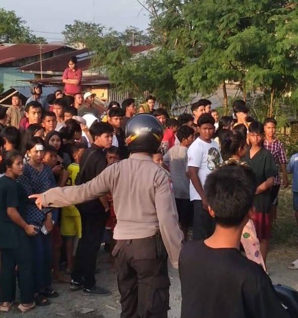 2 Kelompok Warga Tawuran di Jembatan Sungai Deli Dan Saling serang