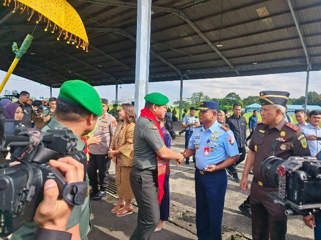 KSAD Tiba di Lanud Soewondo Disambut Forkompinda Sumatera Utara