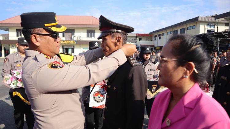 Kapolrestabes Medan Pimpin Upacara Kenaikan Pangkat dan Wisuda Purna Bakti Personel