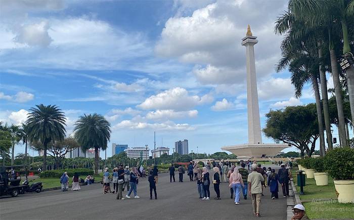Warga Ibukota Habiskan Waktu Libur Isra Mikraj dan Imlek Keluar Rumah, Monas Jadi Salah Satu Pilihan