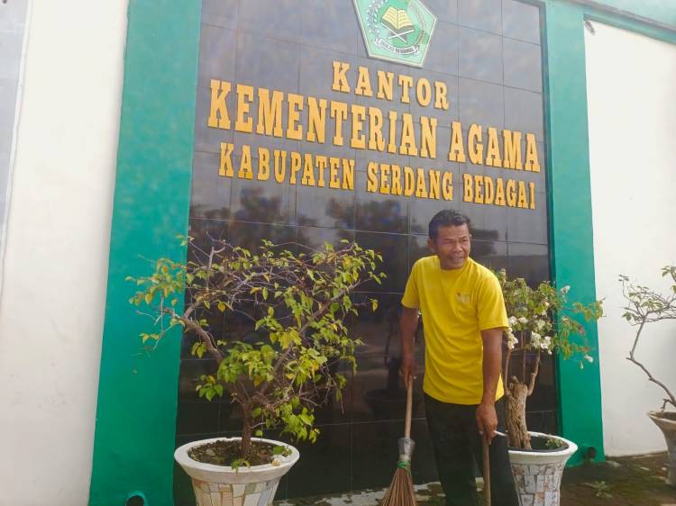 Kisah Haru Wak Roma, Bertahan dengan Gaji Pas-pasan Akhirnya Lulus PPPK
