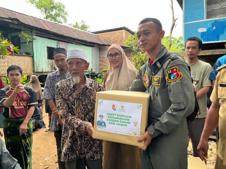 Bantuan Sembako Lanud Sultan Hasanuddin Kepada Korban Banjir Kabupaten Maros