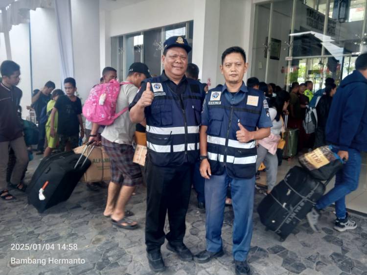 KSOP Utama Belawan  Bersama Instansi Terkait Pantau Keberangkatan Kapal Kelud Di Pelabuhan Bandar Deli Belawan