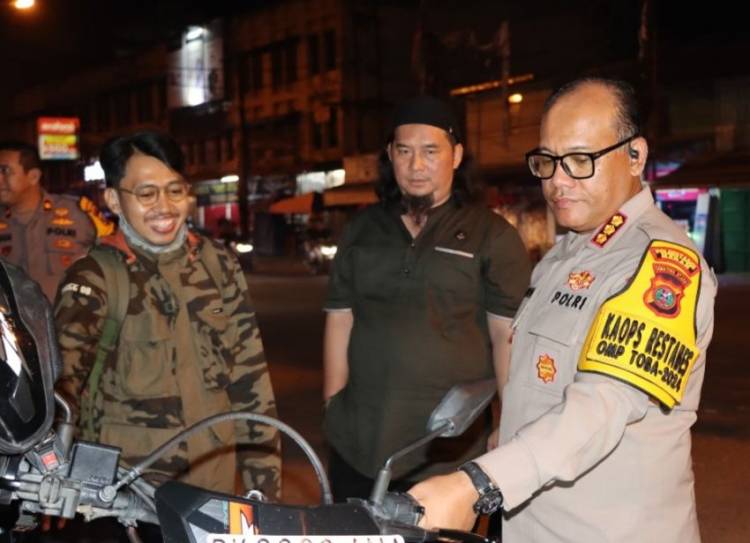 Keliling Malam Minggu, Kapolrestabes Medan Sapa Warga