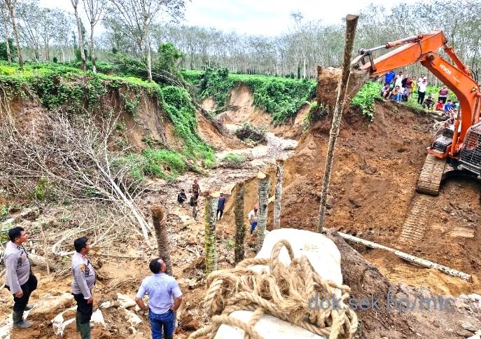 Polsek Bandar Pulau Bersama Instansi Terkait Tangani Dampak Terjadinya Bencana Alam