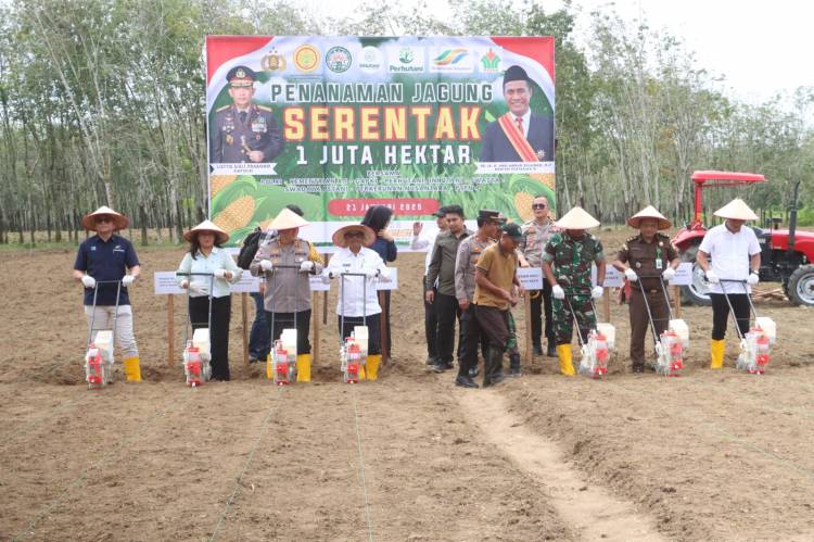 Kapolres Simalungun Pimpin Penanaman Jagung Serentak Dukung Swasembada Pangan 2025