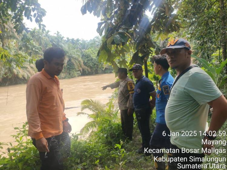 Polsek Tanah Jawa Bersinergi Melalukan Pencarian Warga Hanyut