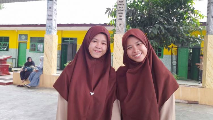 Kisah Inspiratif Saudara Kembar, Hobi Menulis dengan Segudang Karya dan Prestasi