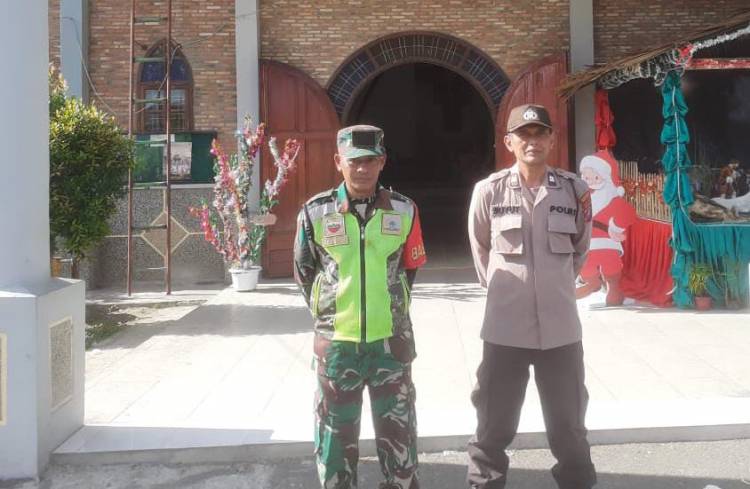 Polres Simalungun Amankan Ibadah Tahun Baru 2025 di 13 Gereja Wilayah  Polsek Bangun