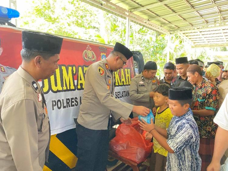 Pererat Silaturahmi, Kapolres Labusel AKBP Arfin Fachreza Gelar Jumat Berkah di Masjid Nurul Huda Bangun Jadi