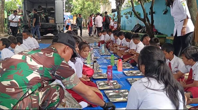 650 Porsi Makanan Bergizi Disalurkan Kodam I/BB Pada Para Siswa di Kecamatan Medan Tuntungan dan Brayan