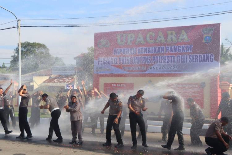71 Personil Polresta Deli Serdang Mendapatkan Kenaikan Pangkat Setingkat Lebih Tinggi