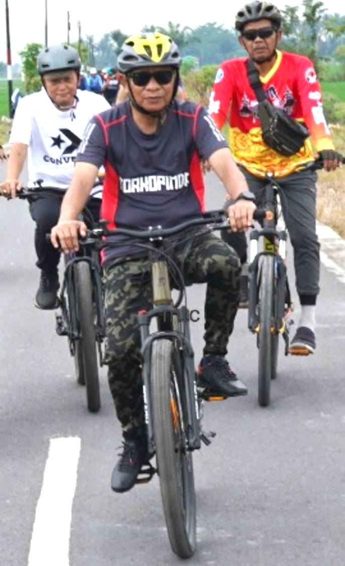 Bupati Asahan Ajak Gowes Keliling Desa Bersama Masyarakat