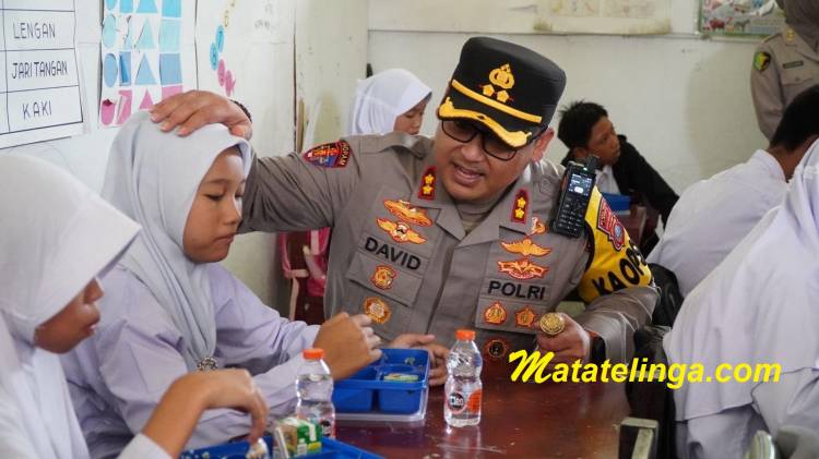 Polres dan Pemkab Langkat Bagikan Makan Siang Bergizi Gratis di SLB Negeri Stabat