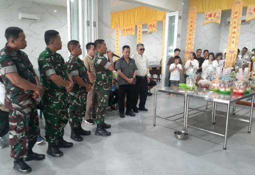 Dandim 0209 / LB Lepas Jenazah Wartawan Senior  David Chan Menuju Tempat Peristirahatan Terakhir