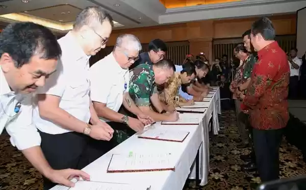 Panglima TNI Sebagai Saksi Penandatanganan Force Down Pesawat Asing