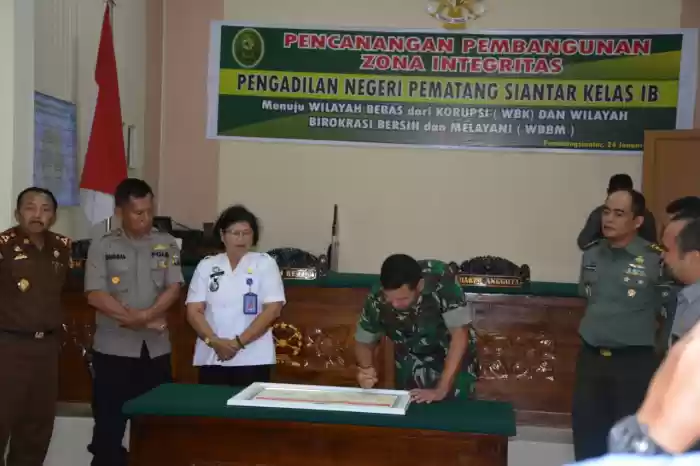 Penandatanganan Zona Integritas Menuju WBK dan WBBM Di Pengadilan Negeri P.Siantar