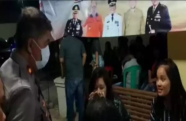 Aparat Gabungan Grebek Warung Makan Plus Plus