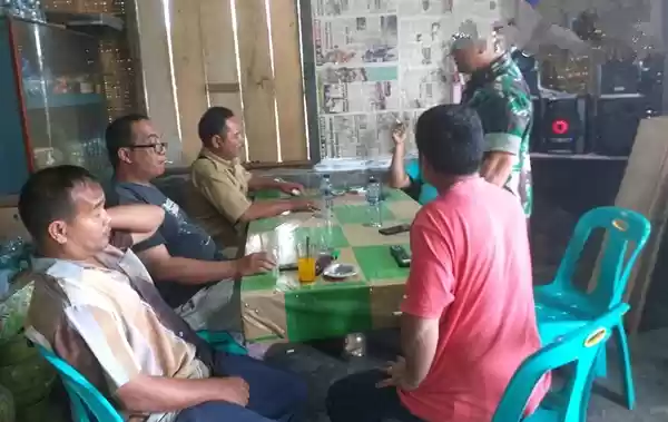 Personil Koramil 03/Sibolangit 'Curi' Perhatian Warga Desa 