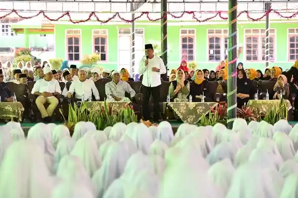 Gubernur Edy Berikan 5 Pesan untuk Santri Pesantren Musthafawiyah
