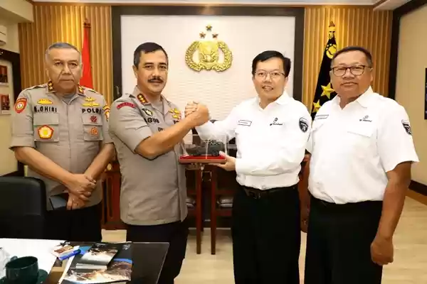 Kabaharkam dan PT Pindad Bahas Penguatan Almatsus Polri